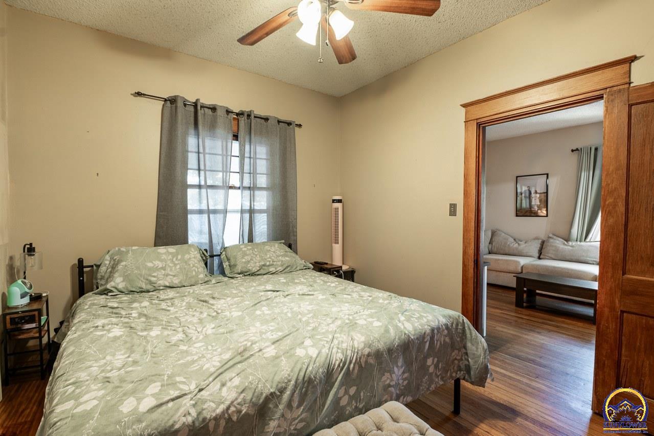 917 Southwest Warren Avenue Topeka, KS 66606 - Photo 14 of 35