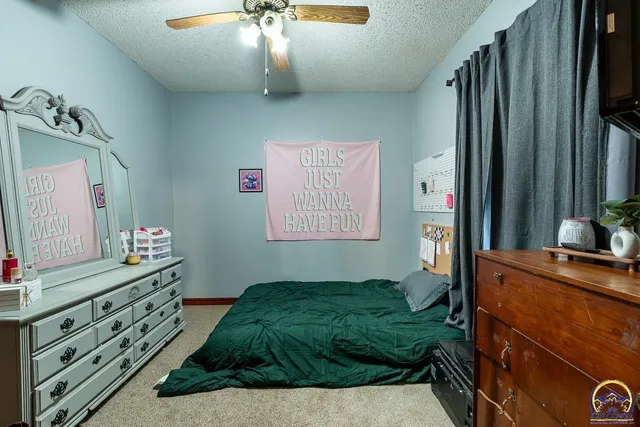 $136,900 | 917 Southwest Warren Avenue, Topeka, KS 66606