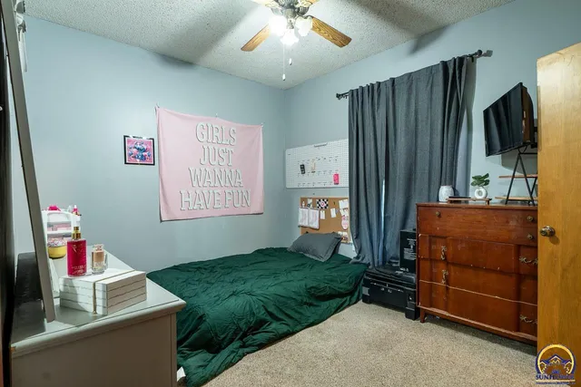 $136,900 | 917 Southwest Warren Avenue, Topeka, KS 66606