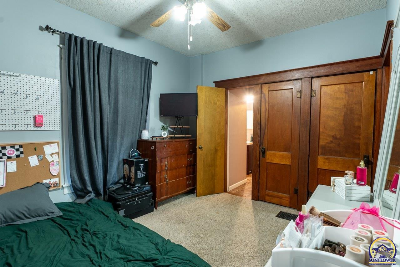 917 Southwest Warren Avenue Topeka, KS 66606 - Photo 20 of 35