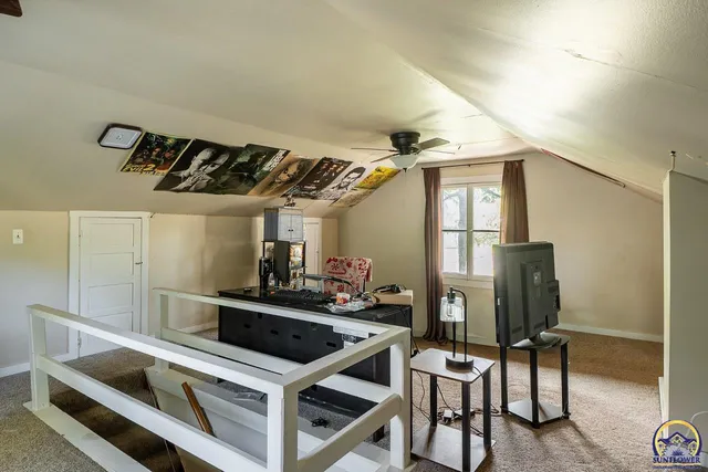 $136,900 | 917 Southwest Warren Avenue, Topeka, KS 66606