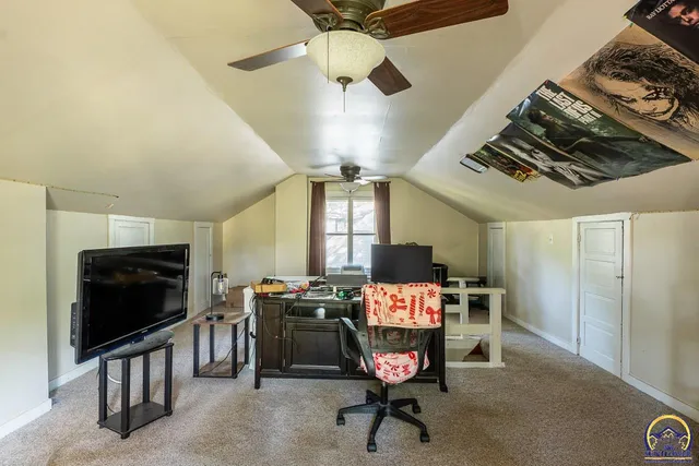 $136,900 | 917 Southwest Warren Avenue, Topeka, KS 66606