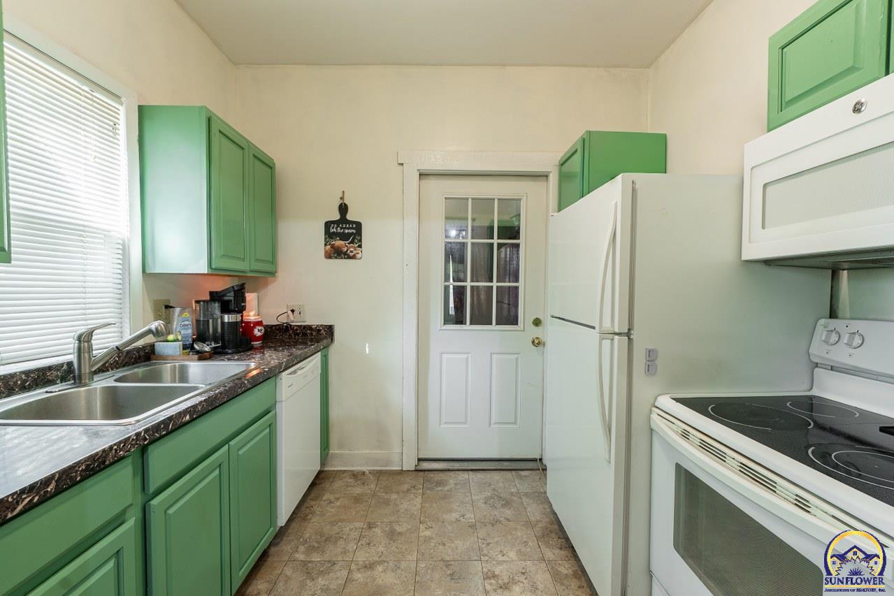 917 Southwest Warren Avenue Topeka, KS 66606 - Photo 23 of 35