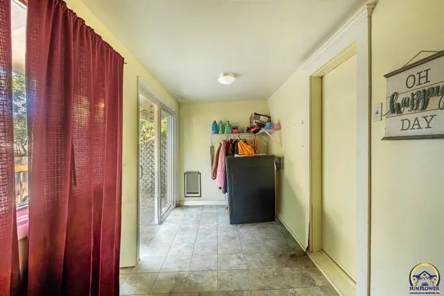 $136,900 | 917 Southwest Warren Avenue, Topeka, KS 66606