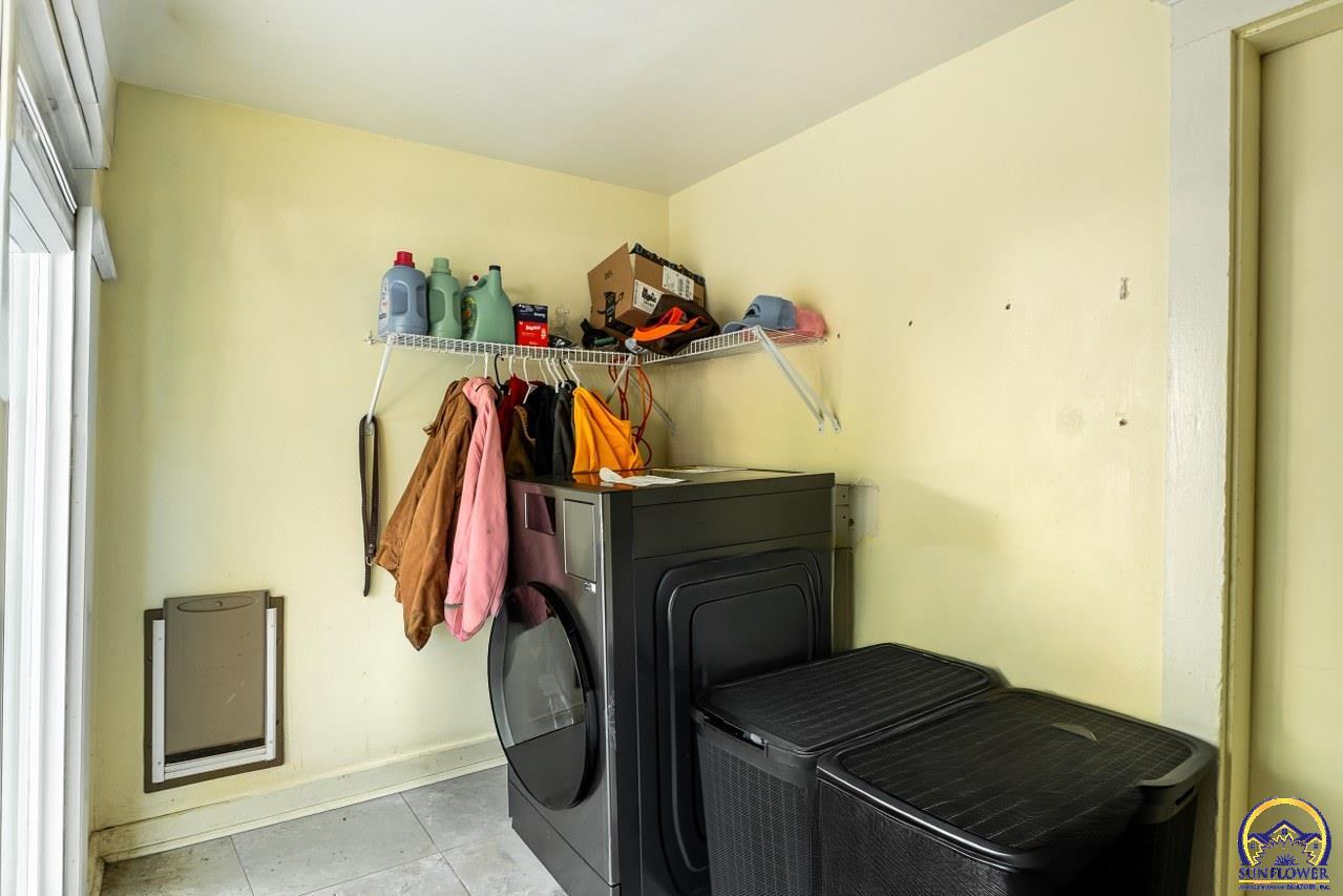 917 Southwest Warren Avenue Topeka, KS 66606 - Photo 27 of 35