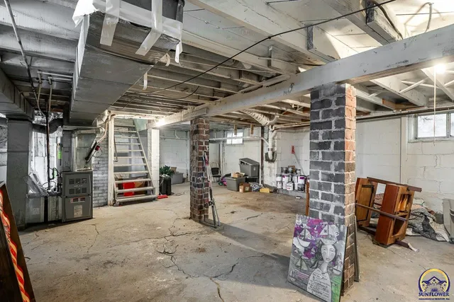 $136,900 | 917 Southwest Warren Avenue, Topeka, KS 66606