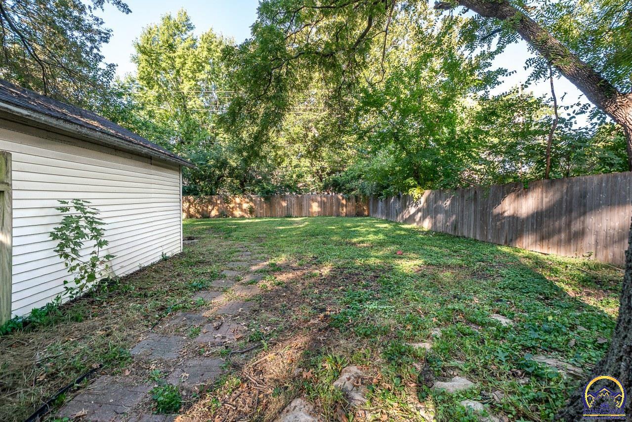 917 Southwest Warren Avenue Topeka, KS 66606 - Photo 32 of 35