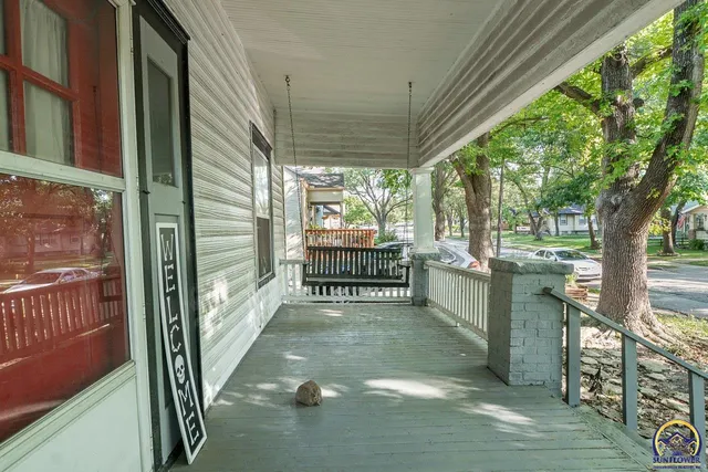 $136,900 | 917 Southwest Warren Avenue, Topeka, KS 66606