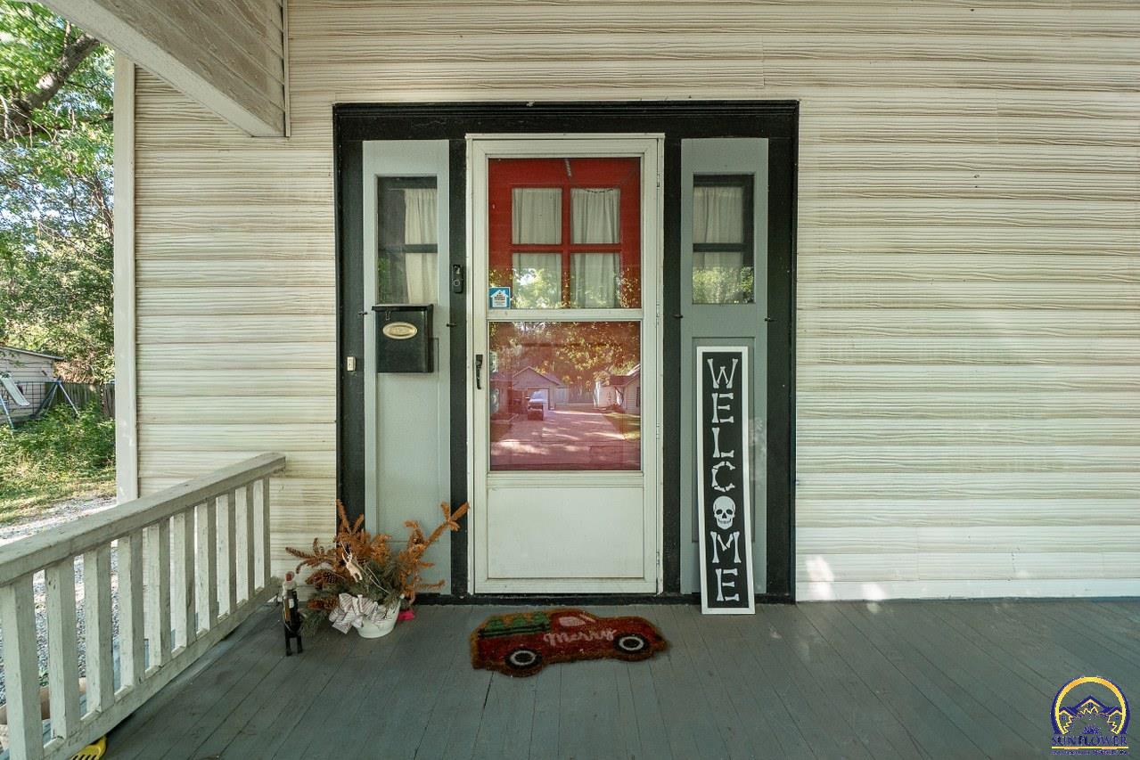 917 Southwest Warren Avenue Topeka, KS 66606 - Photo 5 of 35