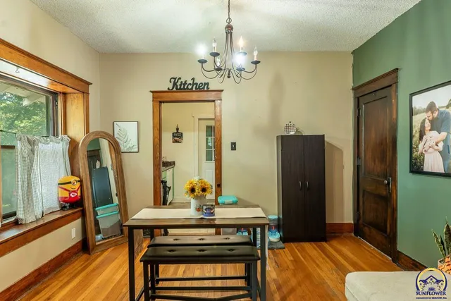 $136,900 | 917 Southwest Warren Avenue, Topeka, KS 66606