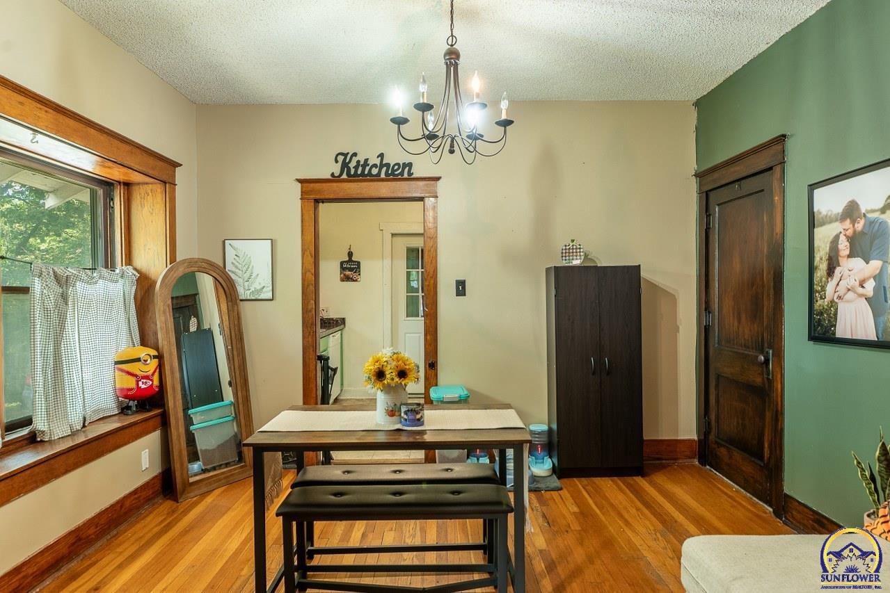 917 Southwest Warren Avenue Topeka, KS 66606 - Photo 9 of 35