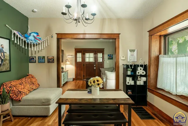 $136,900 | 917 Southwest Warren Avenue, Topeka, KS 66606