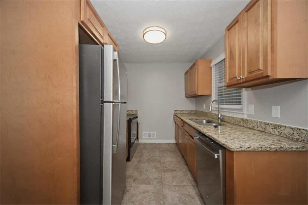 4635 Hamlet Walk Southeast Conyers, GA 30094 - Photo 8 of 25