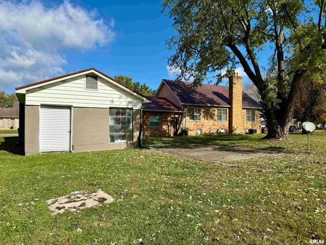 $270,000 | 1103 West Boulevard Street, Unit A & B, Marion, IL 62959