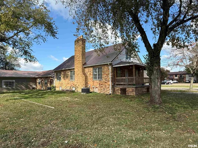 $270,000 | 1103 West Boulevard Street, Unit A & B, Marion, IL 62959