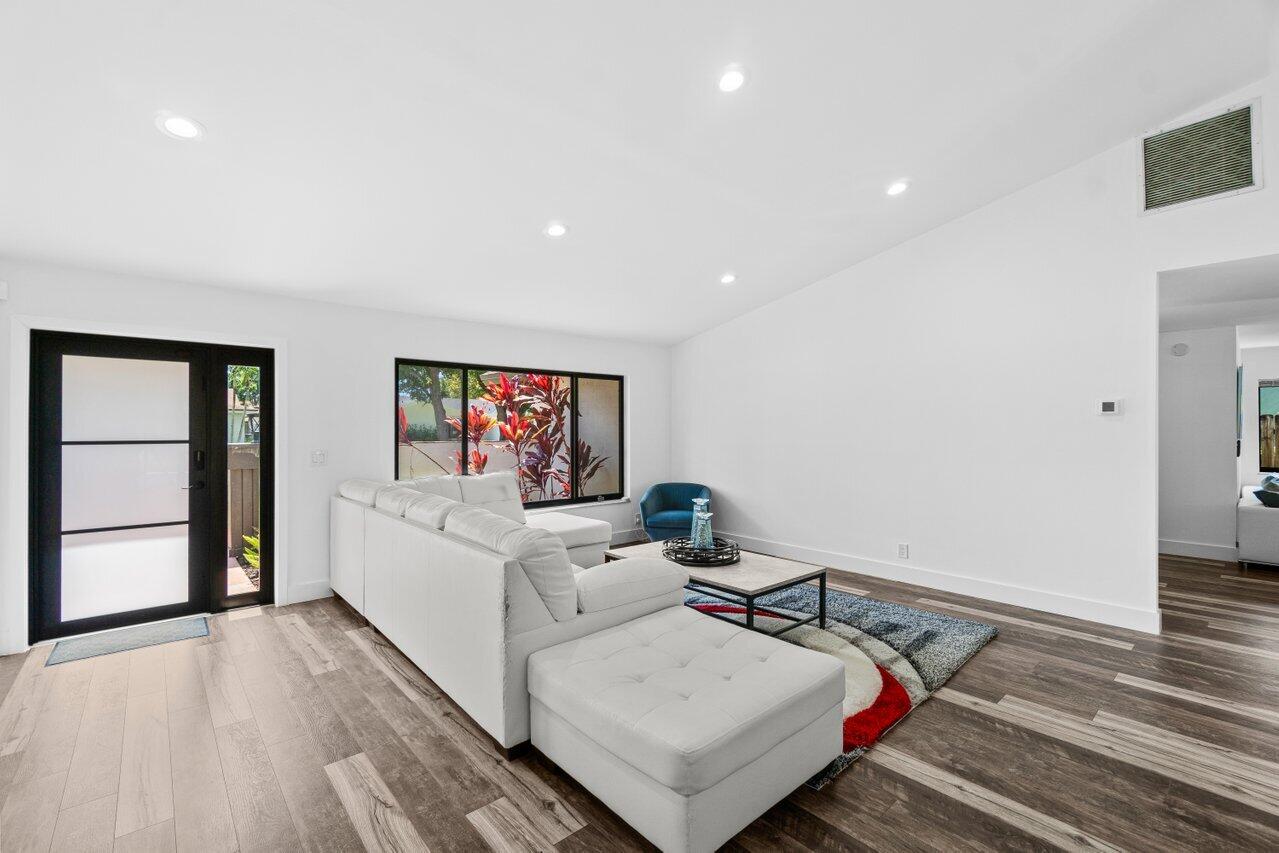 17725 Briar Patch Trail Boca Raton, FL 33487 - Photo 5 of 35 018-17725BriarPatchTrail-BocaRaton-FL-33