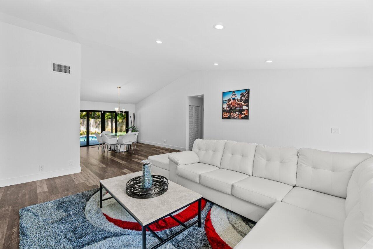 17725 Briar Patch Trail Boca Raton, FL 33487 - Photo 7 of 35 019-17725BriarPatchTrail-BocaRaton-FL-33