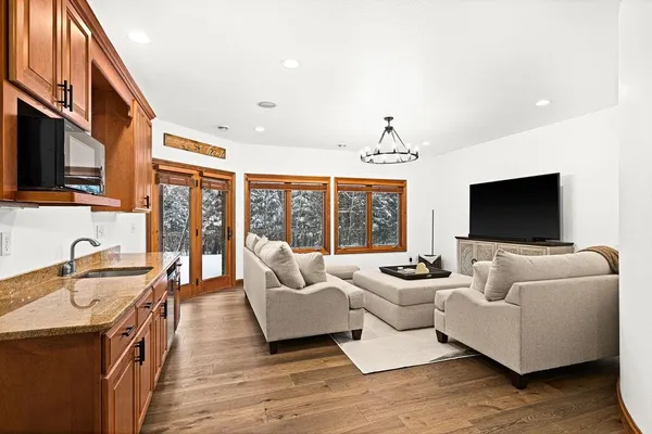 $1,599,900 | 1944 Chinook Drive, Duluth, MN 55811