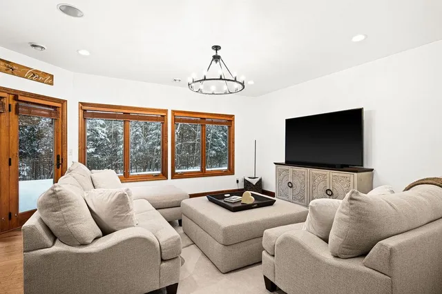 $1,599,900 | 1944 Chinook Drive, Duluth, MN 55811