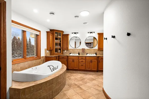 $1,599,900 | 1944 Chinook Drive, Duluth, MN 55811