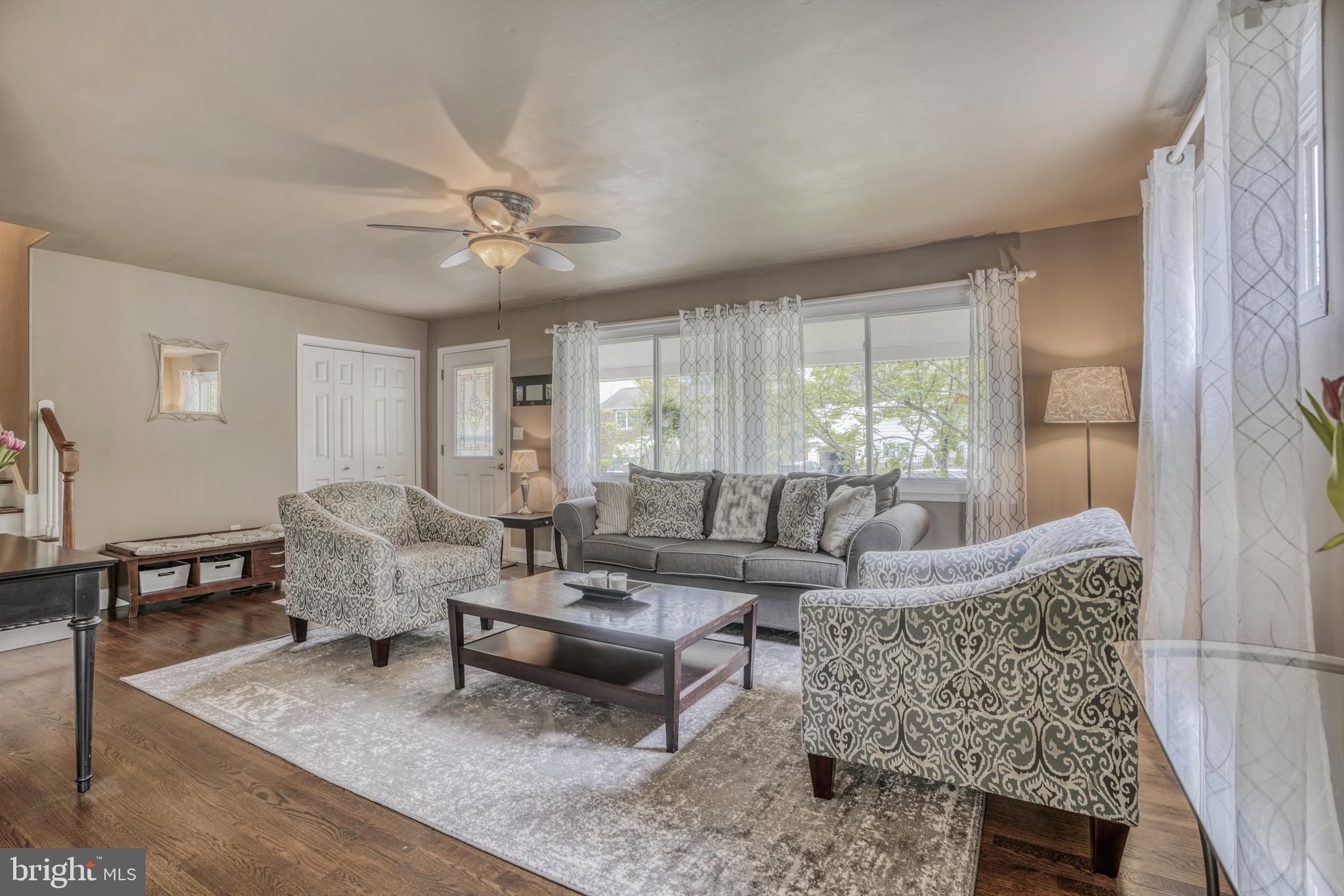 2 Ridgefield Road Lutherville-Timonium, MD 21093 - Photo 5 of 38 Lots of Natural light