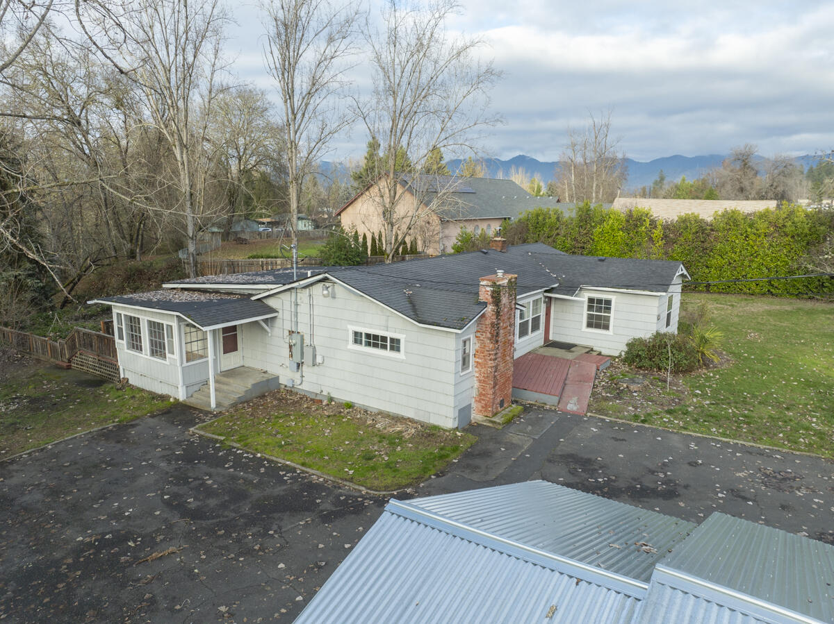 2628 New Hope Road Grants Pass, OR 97527 - Photo 44 of 57 42