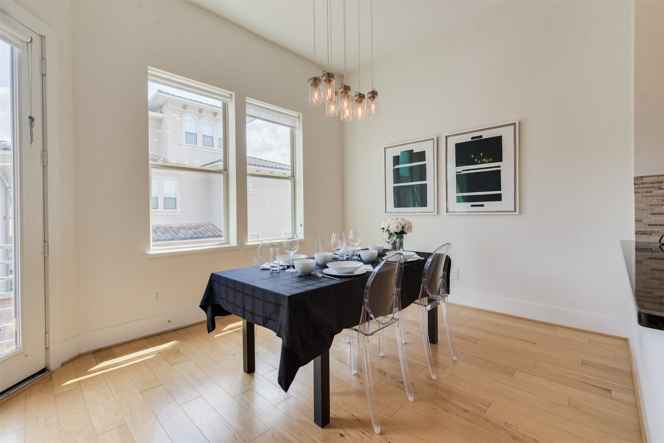5429 Hidalgo Street, Unit B Houston, TX 77056 - Photo 15 of 38 a dining room with furniture and window