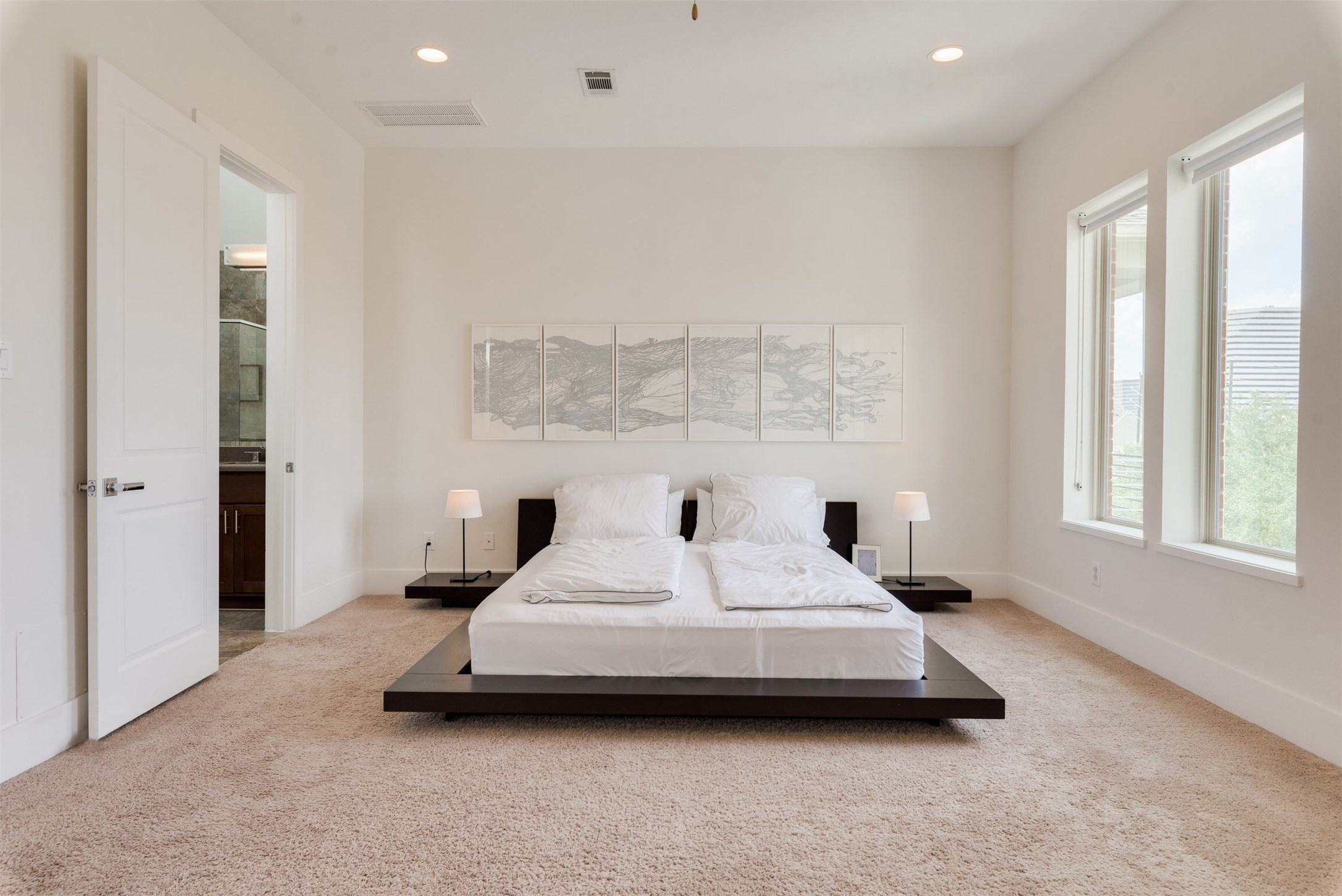 5429 Hidalgo Street, Unit B Houston, TX 77056 - Photo 19 of 38 a bedroom with a bed and a window