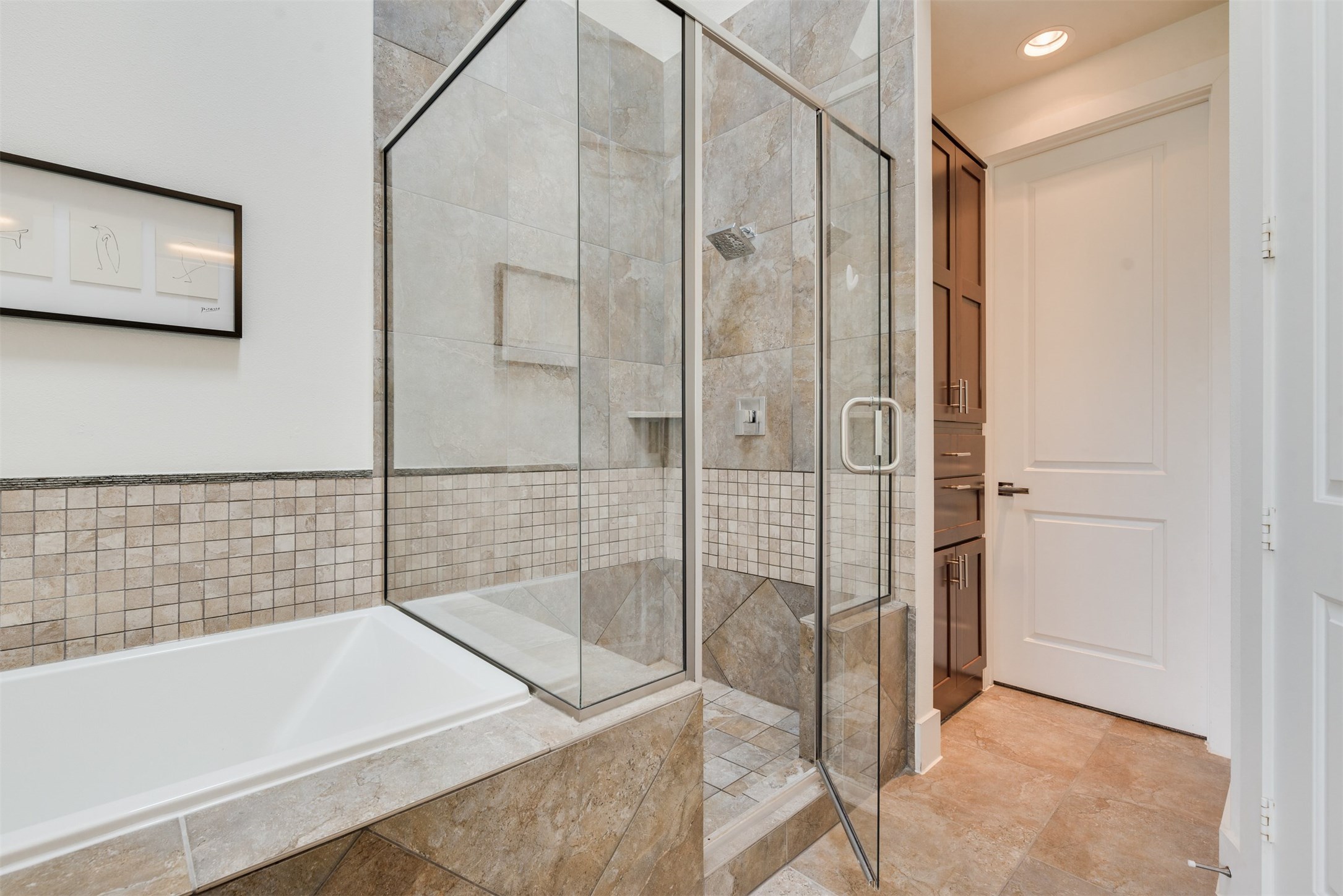 5429 Hidalgo Street, Unit B Houston, TX 77056 - Photo 25 of 38 a bathroom with a bathtub and a shower