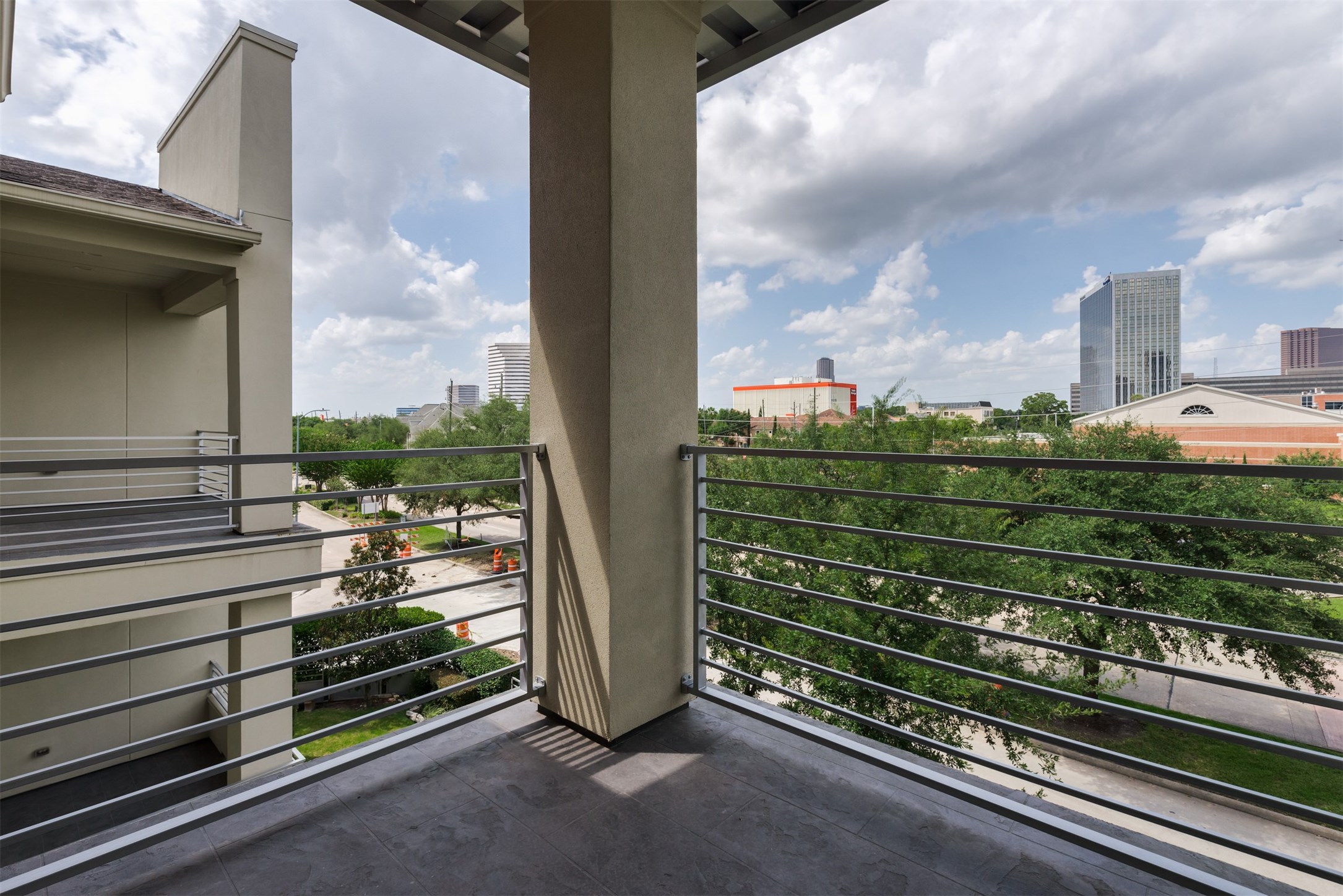 5429 Hidalgo Street, Unit B Houston, TX 77056 - Photo 38 of 38 a view of a balcony with city view