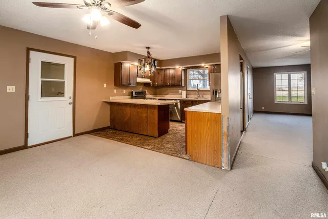 $199,900 | 18662 Liberty School Road, Thompsonville, IL 62890