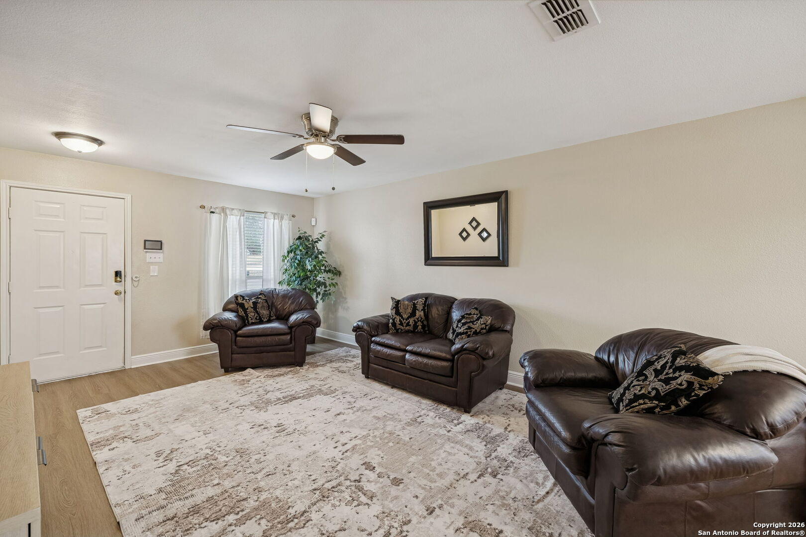 10310 Springwood Square Universal City, TX 78148 - Photo 8 of 44 a living room with furniture