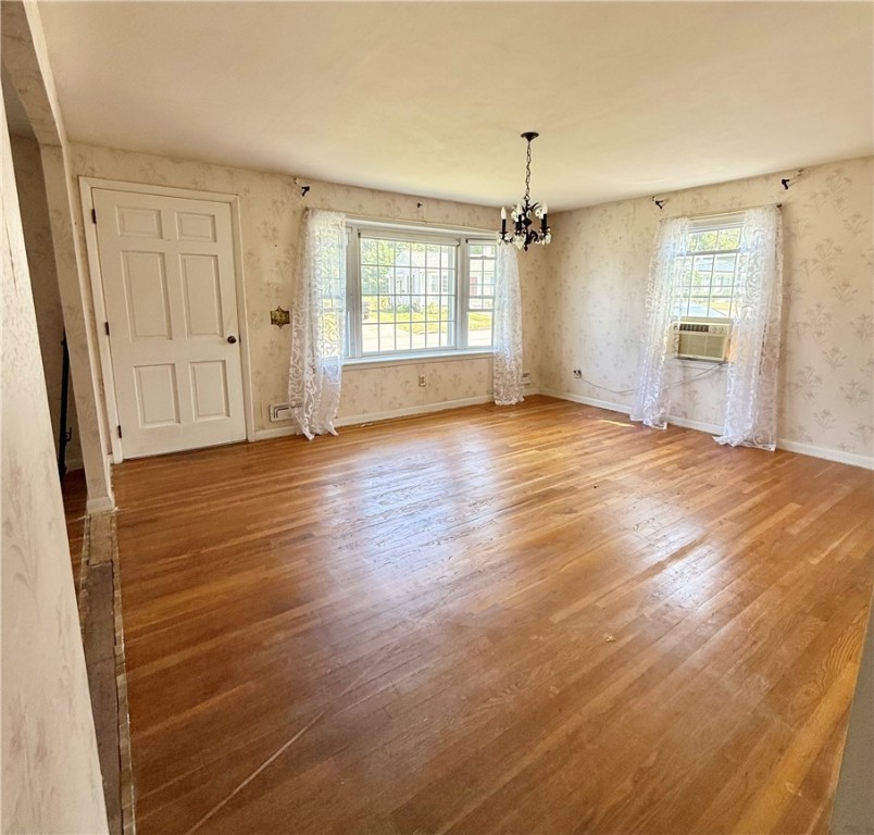 86 Halsey Road Woonsocket, RI 02895 - Photo 8 of 22 Livingroom