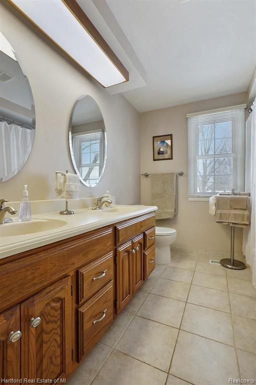 26184 Steele Road Farmington Hills, MI 48331 - Photo 26 of 38