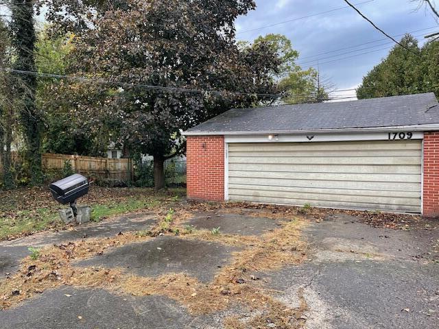 1709 Gaynor Road Columbus, OH 43227 - Photo 18 of 19 Garage
