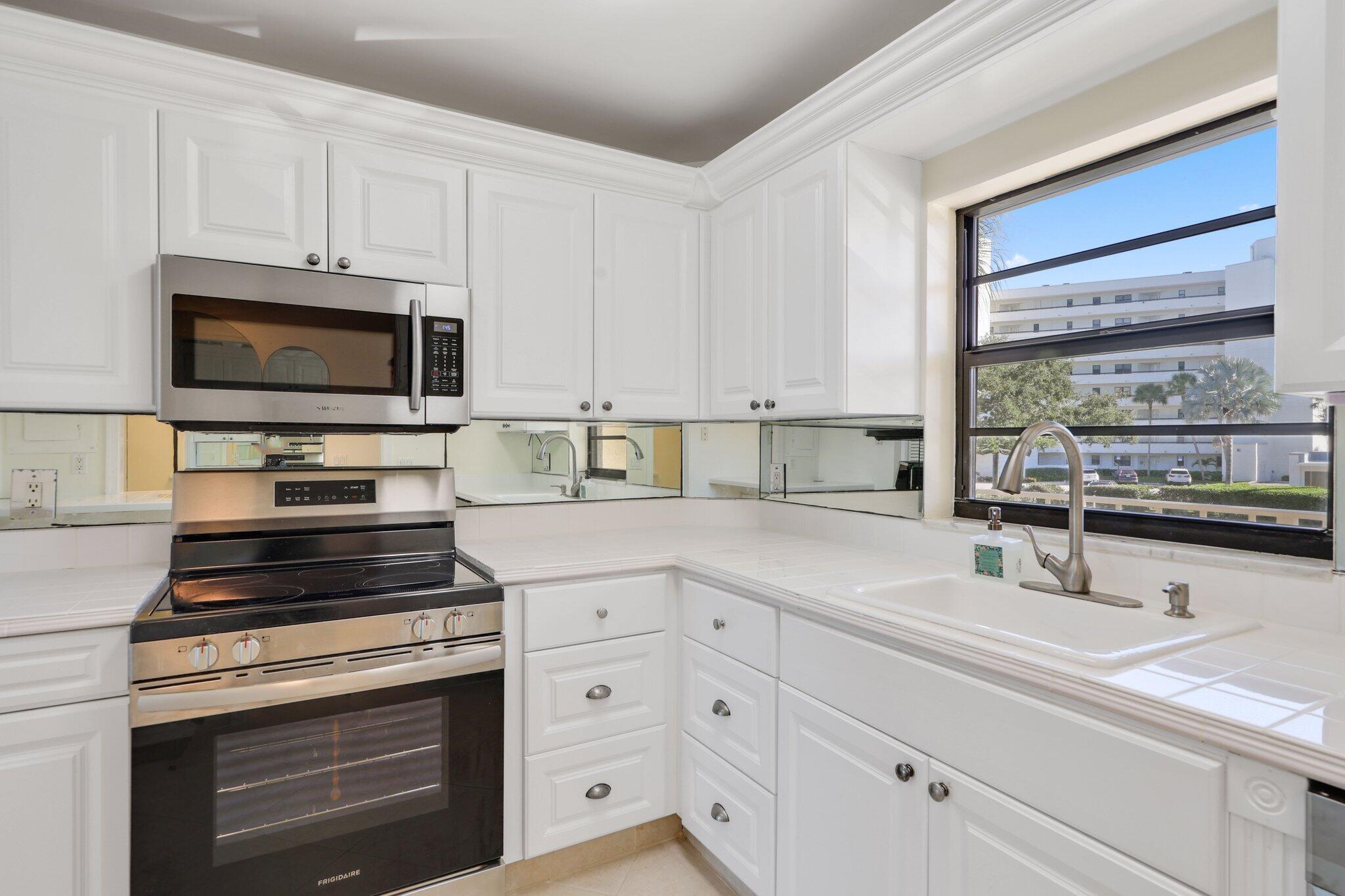 200 Intracoastal Place Jupiter, FL 33469 - Photo 5 of 35 200 intracoastal - 7.jpg-SMALL