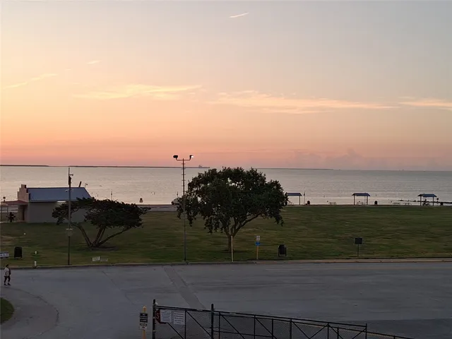 $375,000 | 709 North Bayshore Drive, La Porte, TX 77571