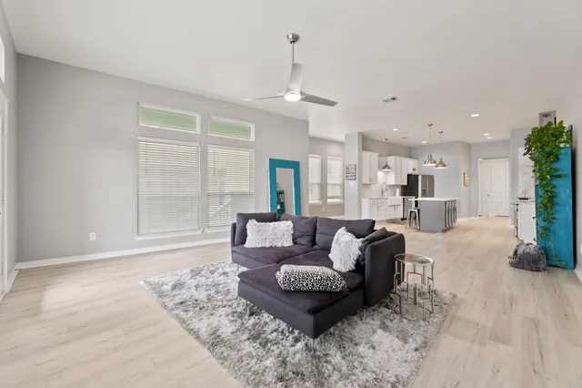 $375,000 | 709 North Bayshore Drive, La Porte, TX 77571