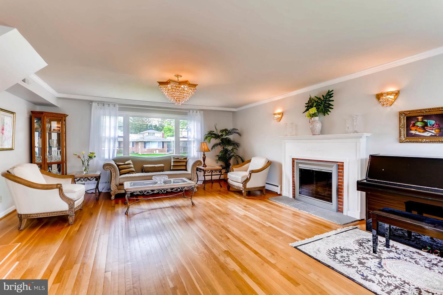 909 Sibley Road Baltimore, MD 21286 - Photo 1 of 23 Living Room