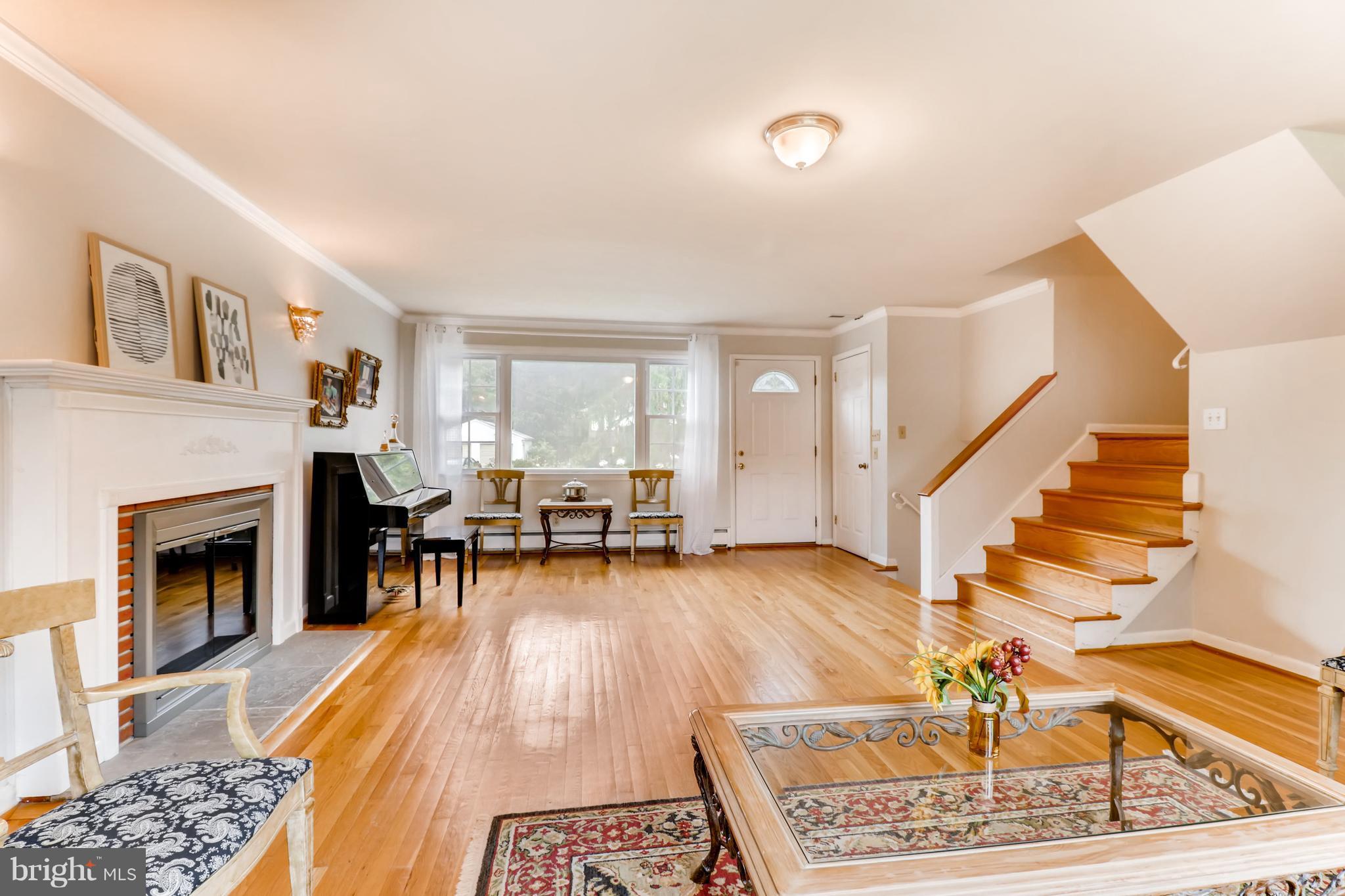 909 Sibley Road Baltimore, MD 21286 - Photo 4 of 23 Living Room