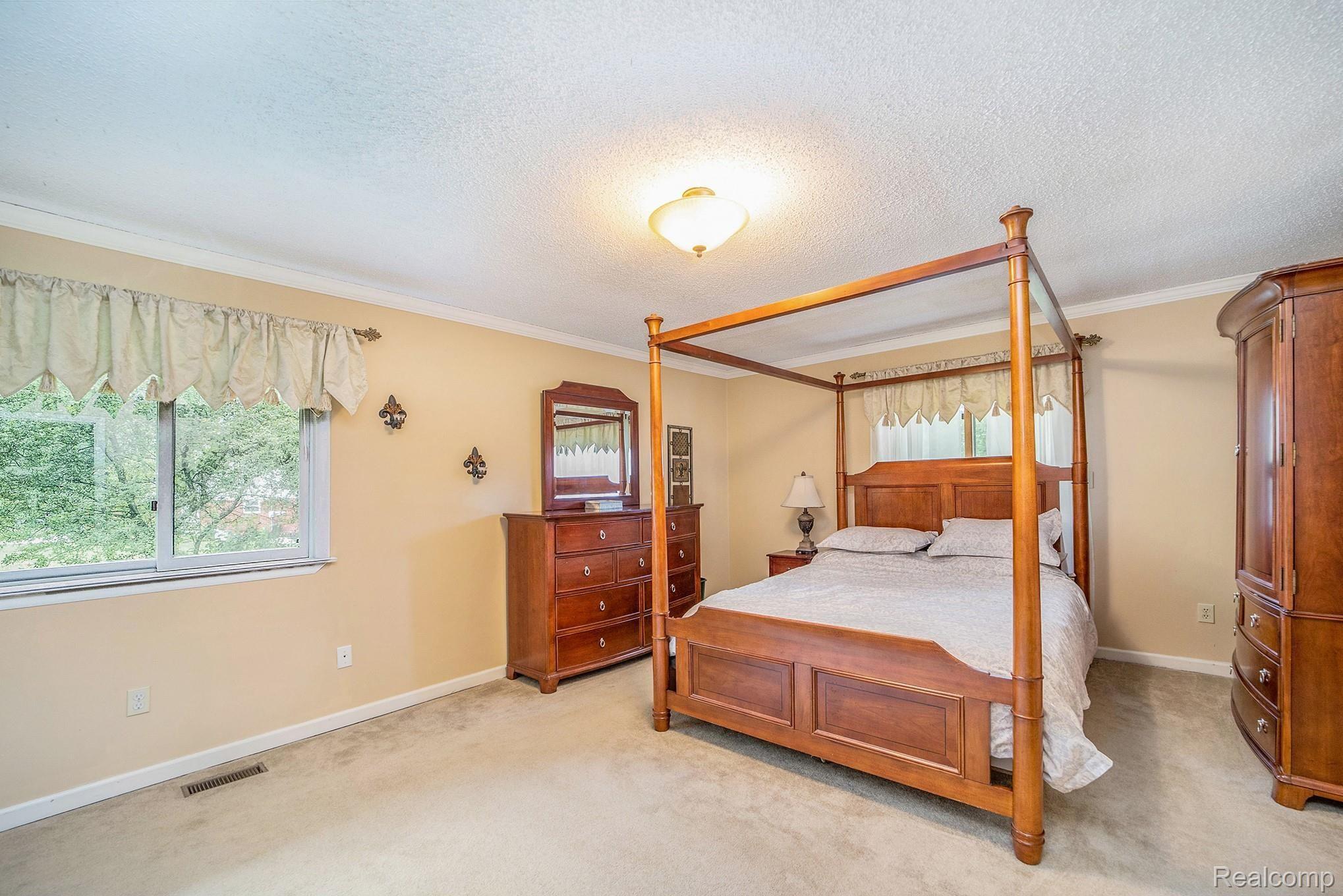 362 Randolph Road Rochester, MI 48309 - Photo 23 of 36 Photo (24).jpg