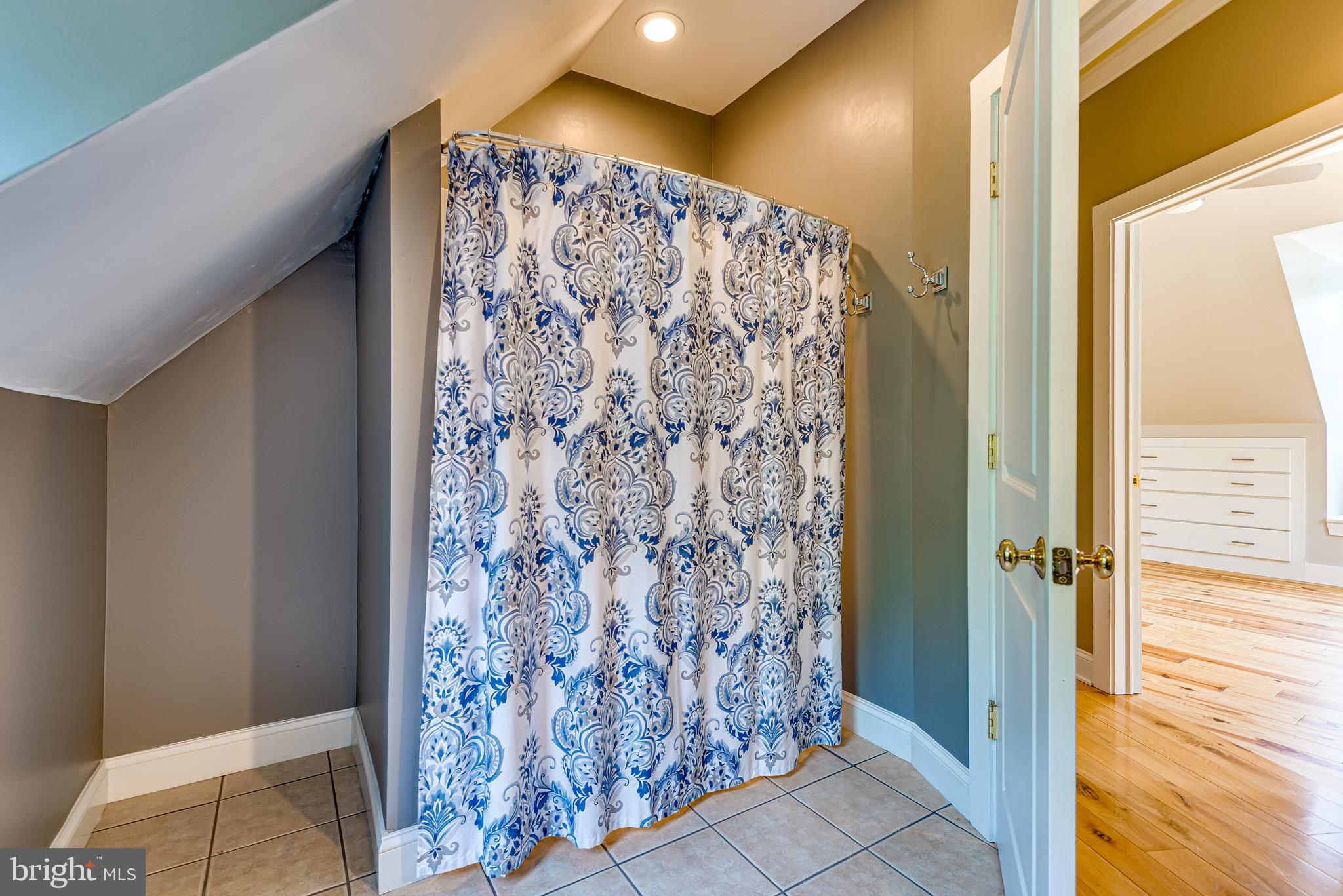 1441 Bay Head Road Annapolis, MD 21409 - Photo 37 of 54 Hall full bath on upper level