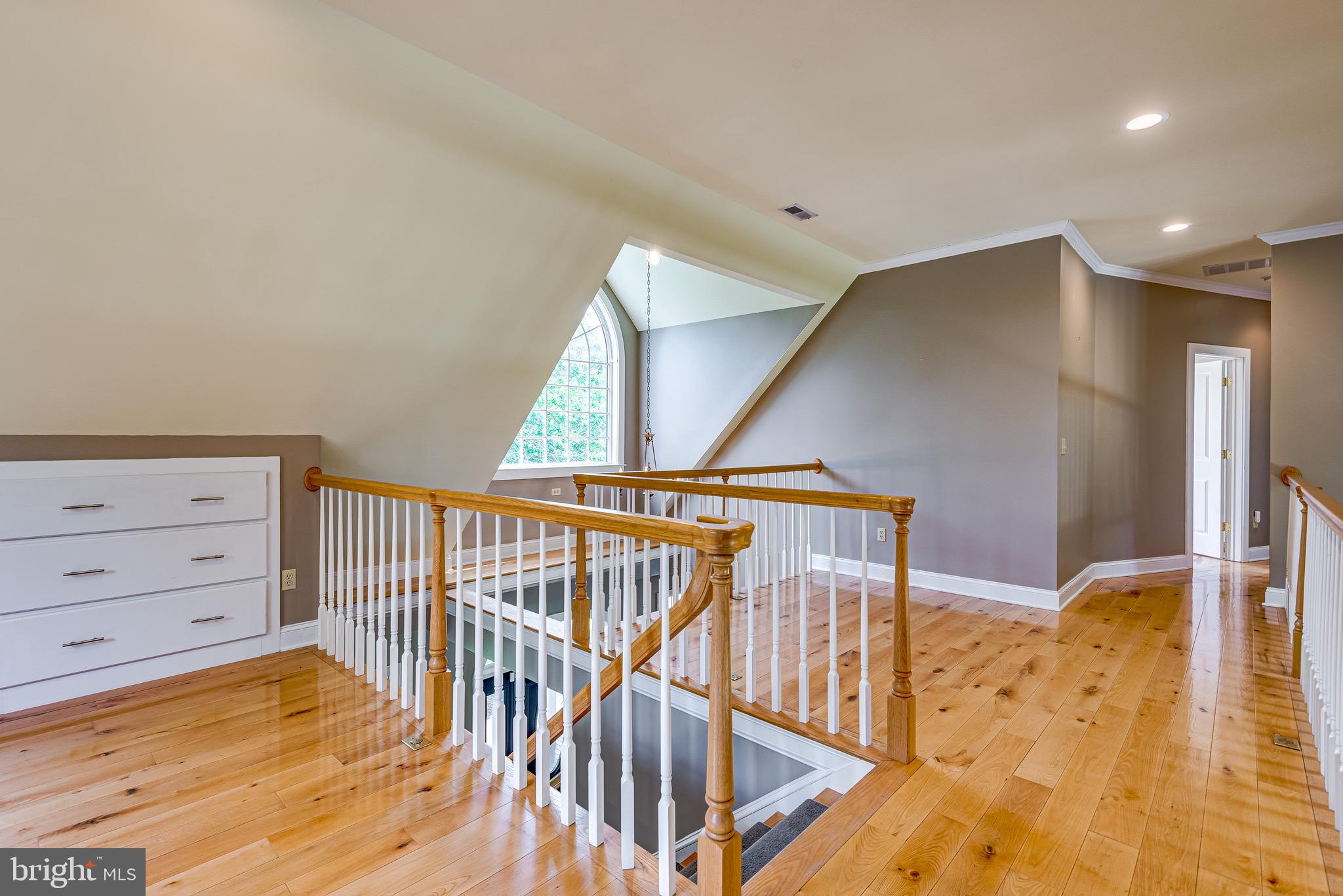 1441 Bay Head Road Annapolis, MD 21409 - Photo 41 of 54 Space on right side of staircase too