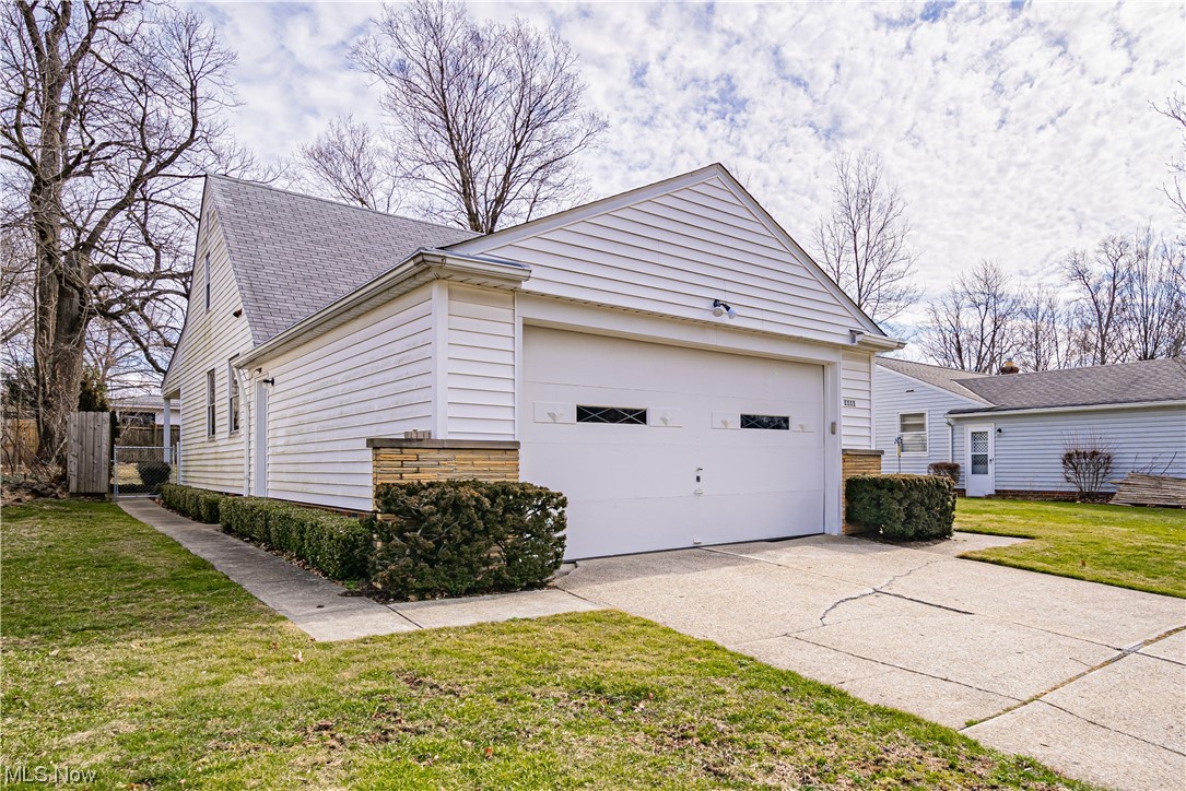 1111 Blanchester Road Lyndhurst, OH 44124 - Photo 24 of 27