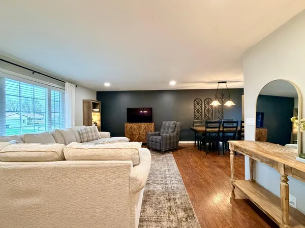 $419,000 | 1511 Eckerson Drive, Worthington, MN 56187