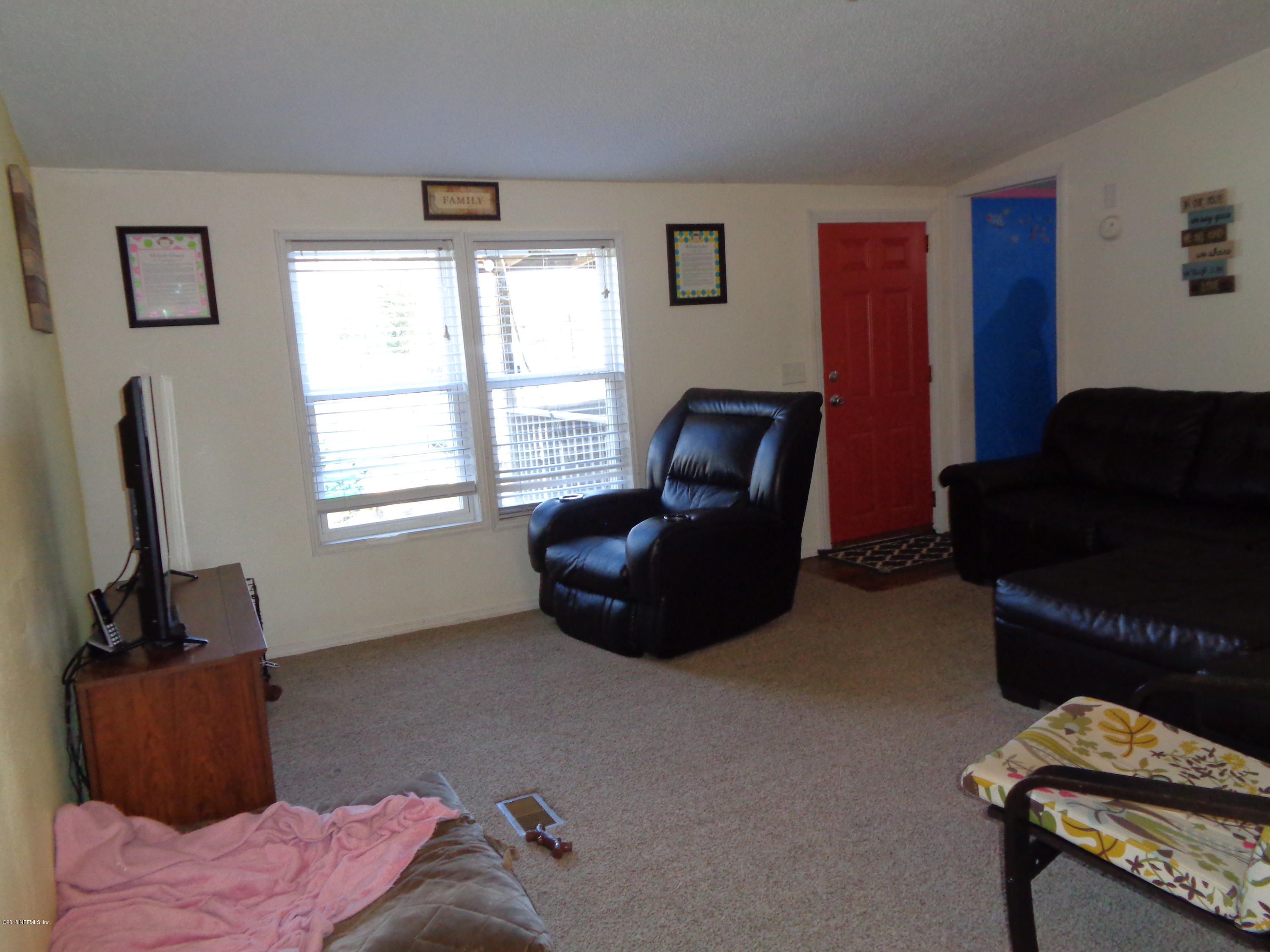 237 5th Way Interlachen, FL 32148 - Photo 4 of 23 living room