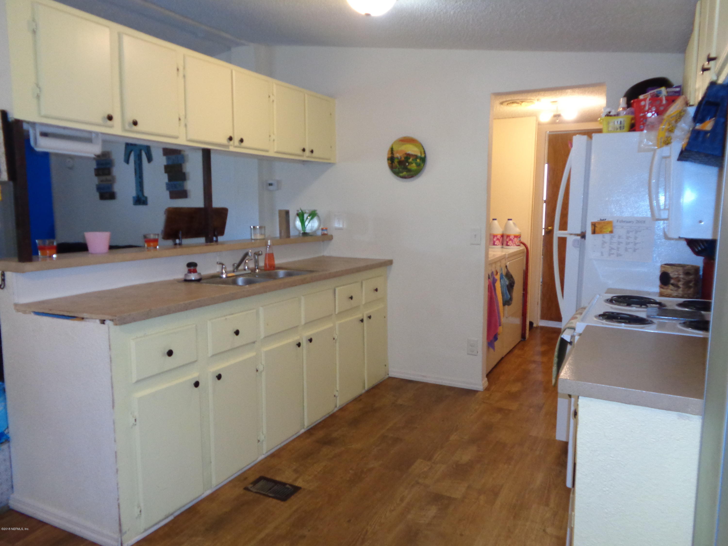 237 5th Way Interlachen, FL 32148 - Photo 5 of 23 kitchen