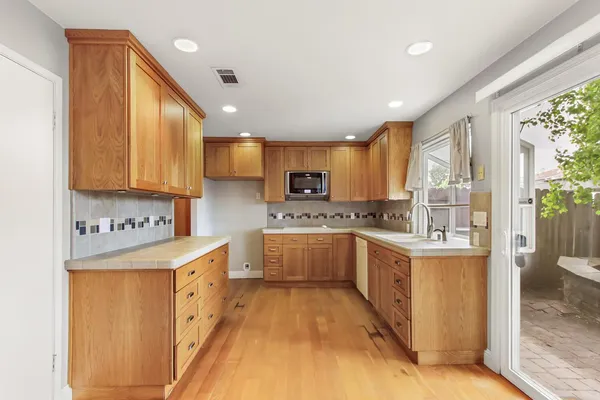 $279,900 | 7738 La Mancha Way, Sacramento, CA 95823