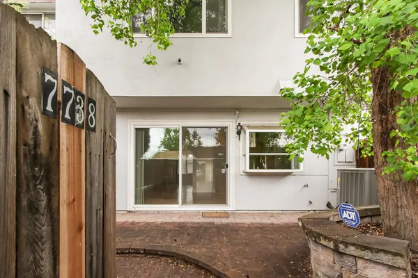 $279,900 | 7738 La Mancha Way, Sacramento, CA 95823