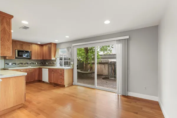 $279,900 | 7738 La Mancha Way, Sacramento, CA 95823